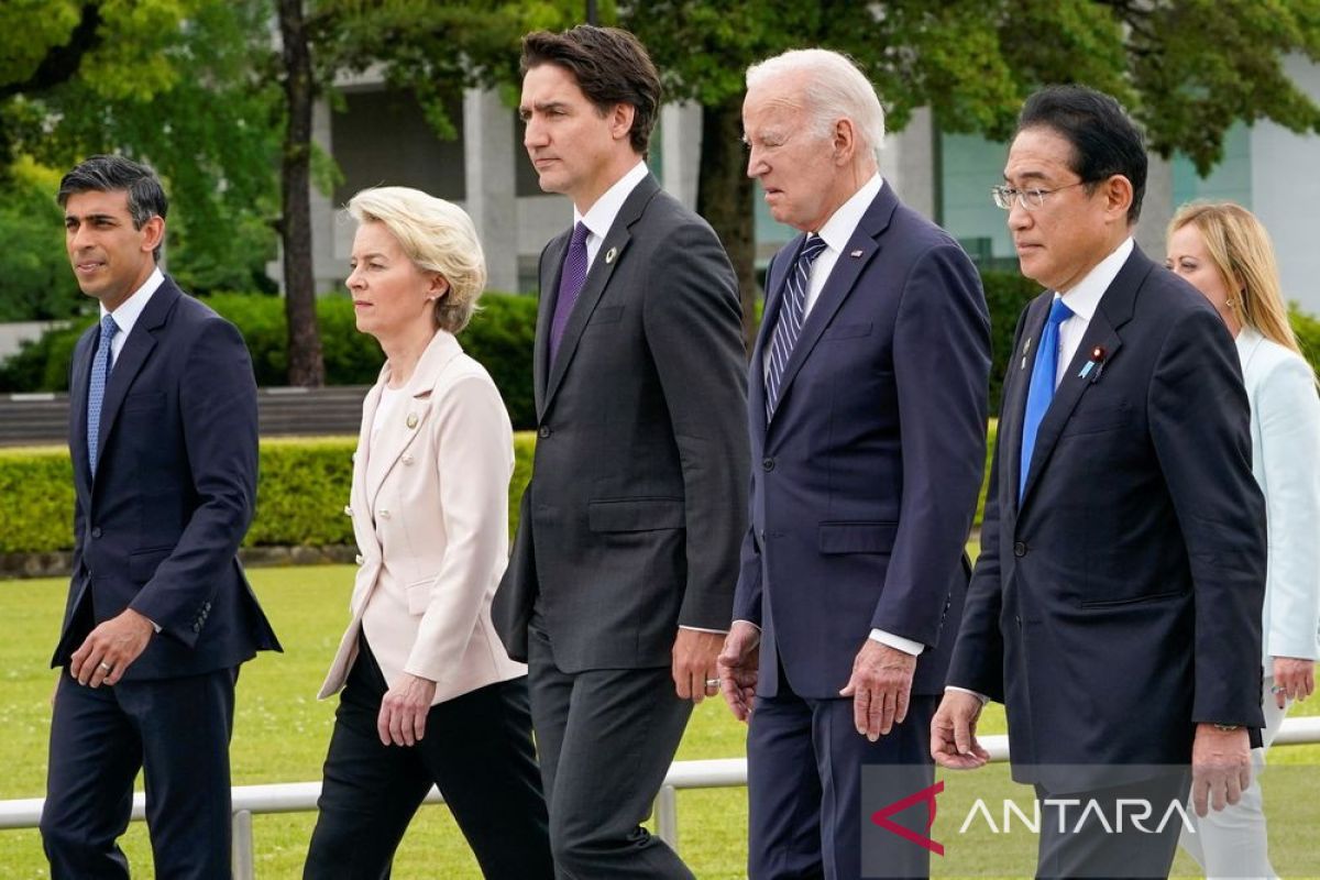 G-7 telah umumkan lanjutkan sanksi pada Rusia saat Zelenskyy tiba di Jepang