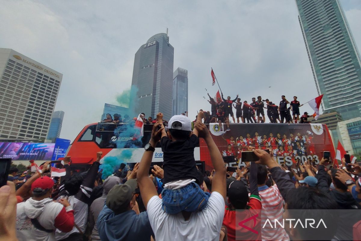 Erick Thohir ajak semua pihak bangkitkan sepak bola Indonesia