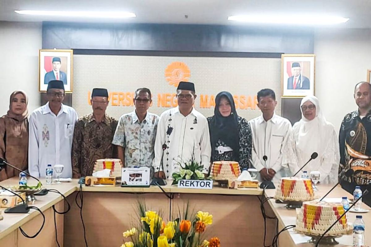 Jamaah calon haji Univeritas Negeri Makassar dilepas rektor