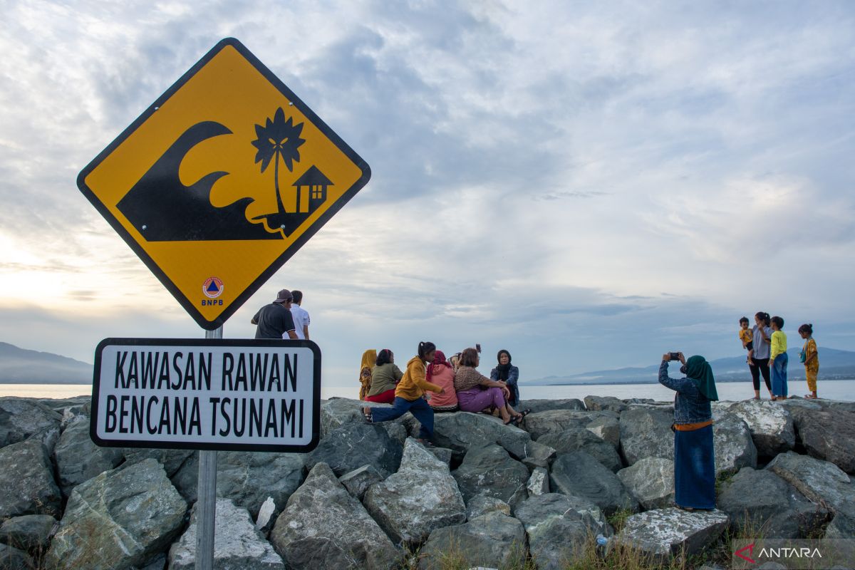 Sumber pembangkit tsunami tak hanya gempa Bumi