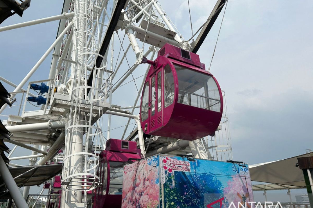 Menjajal sensasi festival Jepang di J-Sky Ferriswheel AEON Garden City