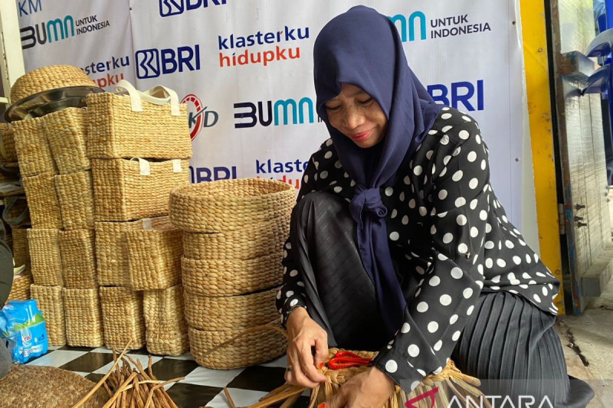 Kerajinan eceng gondok karya ibu rumah tangga tembus mancanegara