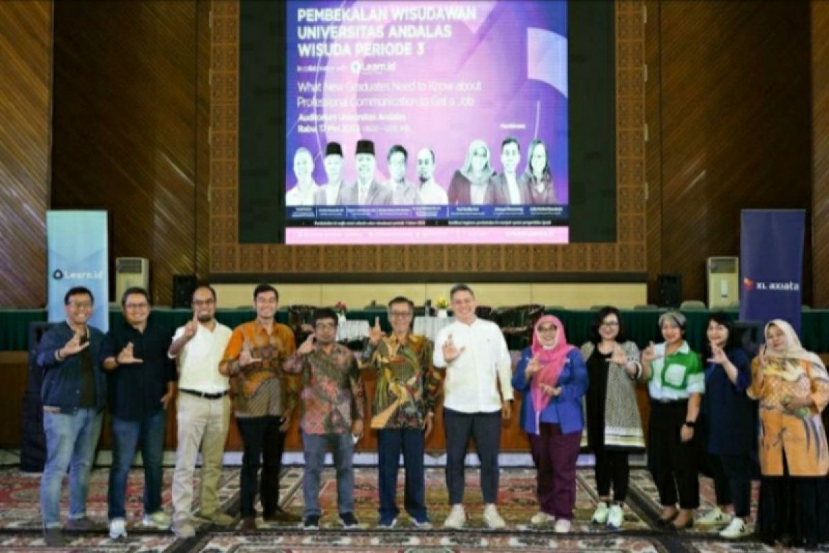 XLFL beri tips jitu mahasiswa Padang dan Bandung hadapi dunia kerja