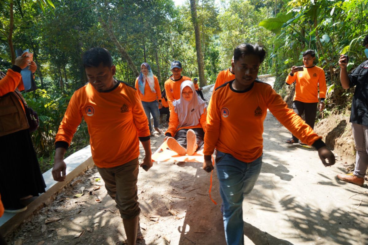 Semen Gresik perkokoh desa tangguh bencana di Criwik