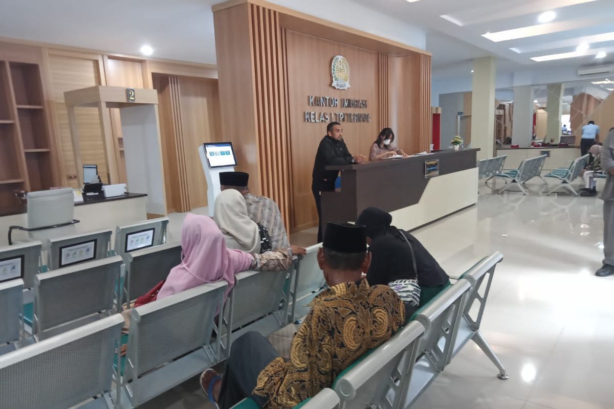 Imigrasi  terbitkan paspor 299 CJH Ternate