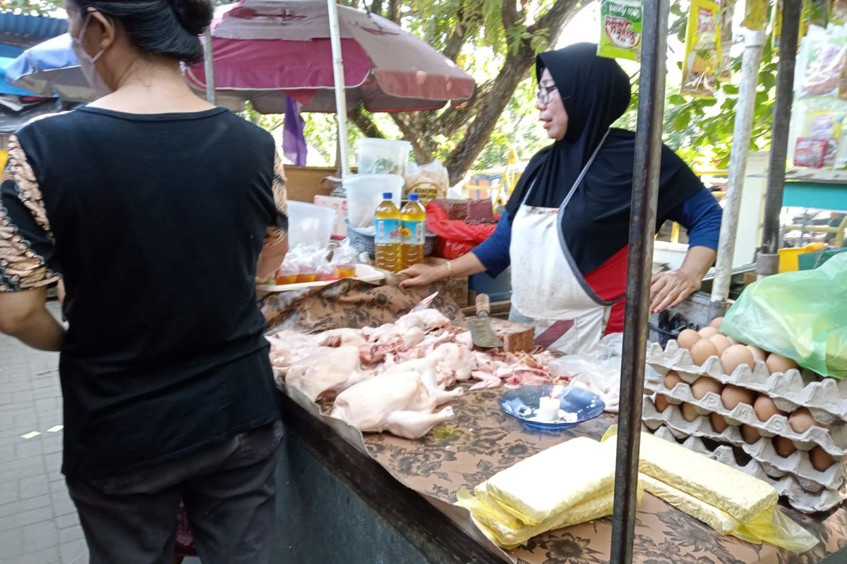 Keterbatasan stok picu kenaikan harga daging ayam di Mataram