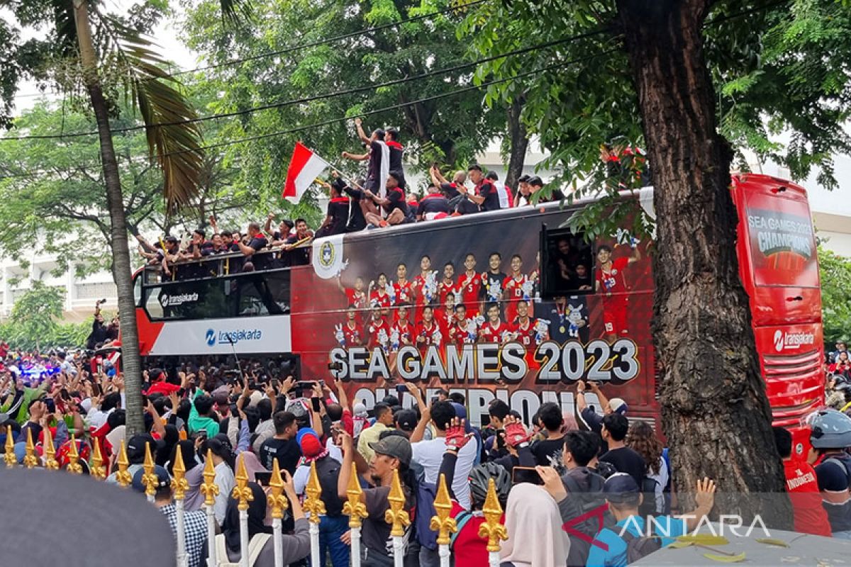 Timnas sepak bola Indonesia pimpin arak-arak 87 emas SEA Games 2023