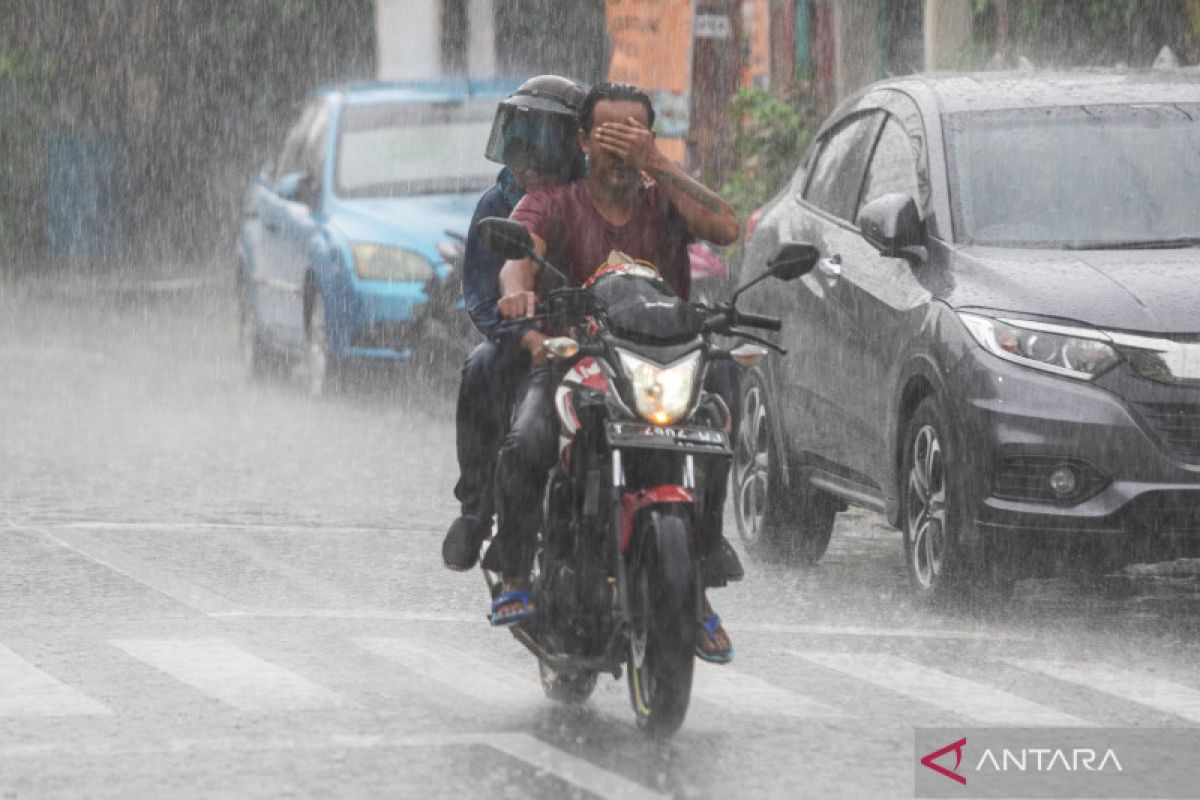 BMKG prakirakan hujan guyur mayoritas wilayah Indonesia pada Rabu