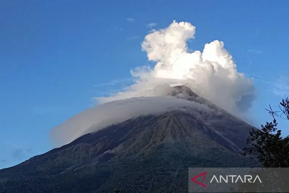 PVMBG rekam 60 gempa guguran Karangetang hingga pertengahan Mei 2023