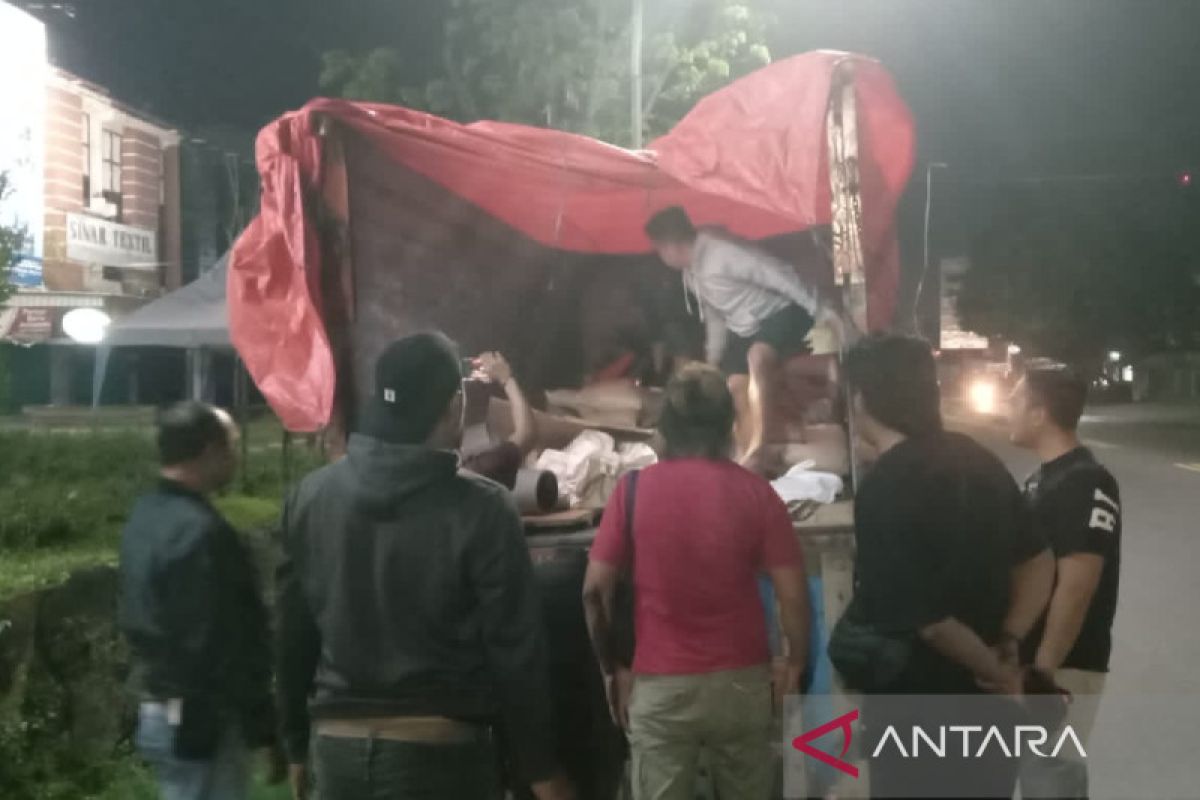 Polresta Mataram menggagalkan aksi truk selundupkan lima kendaraan curian