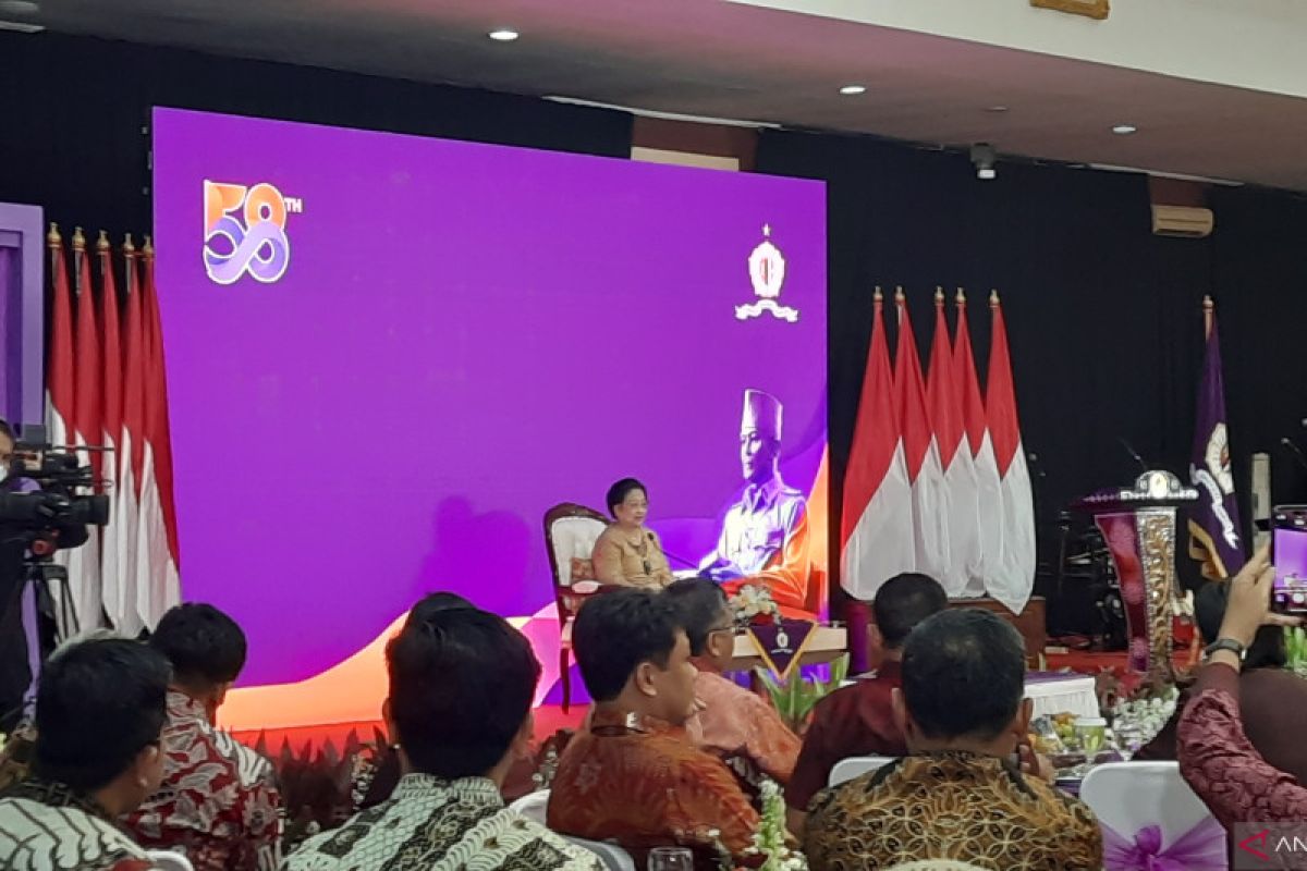Megawati minta Polri lakukan evaluasi diri