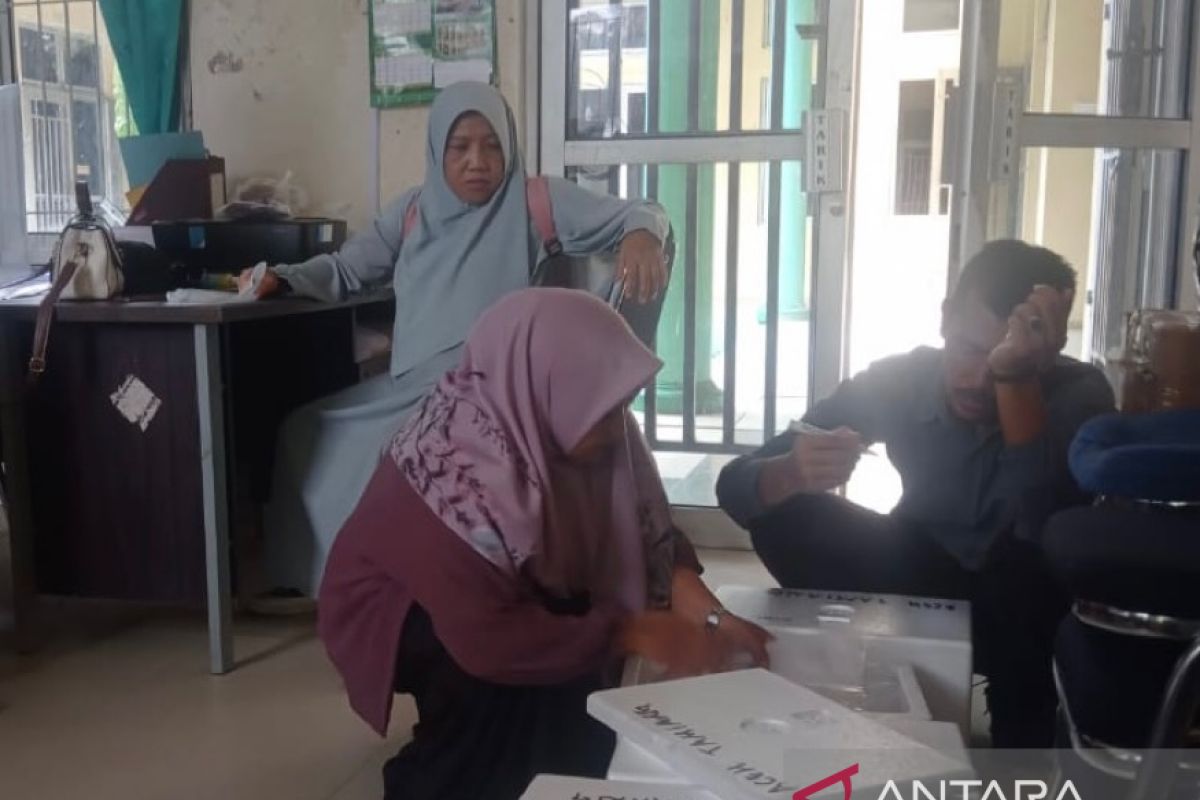 Distanbunak Aceh Tamiang ambil sampel darah 445 ekor sapi cegah penyakit brucellosis