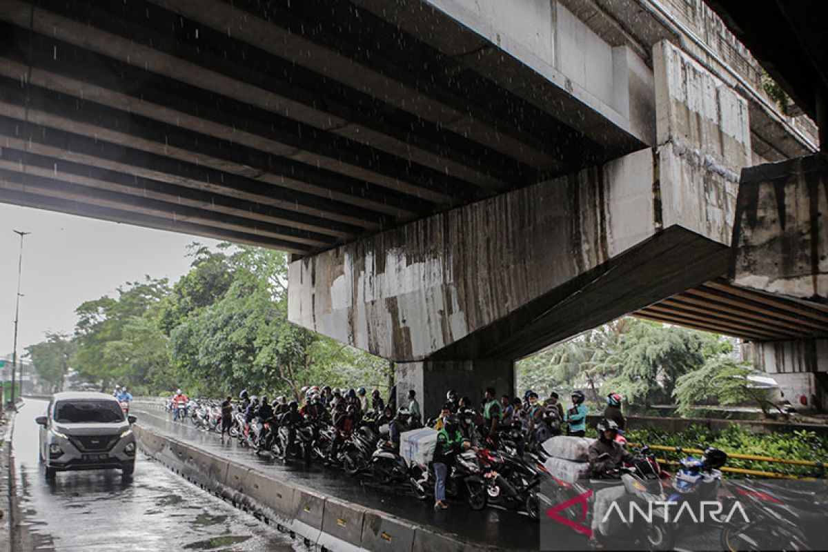 Seluruh wilayah DKI diguyur hujan pada Sabtu siang