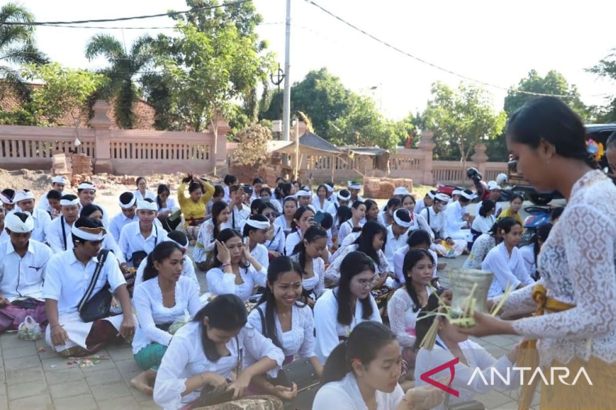 Pelajar Hindu di Buleleng-Bali peringati Hari Suci Saraswati