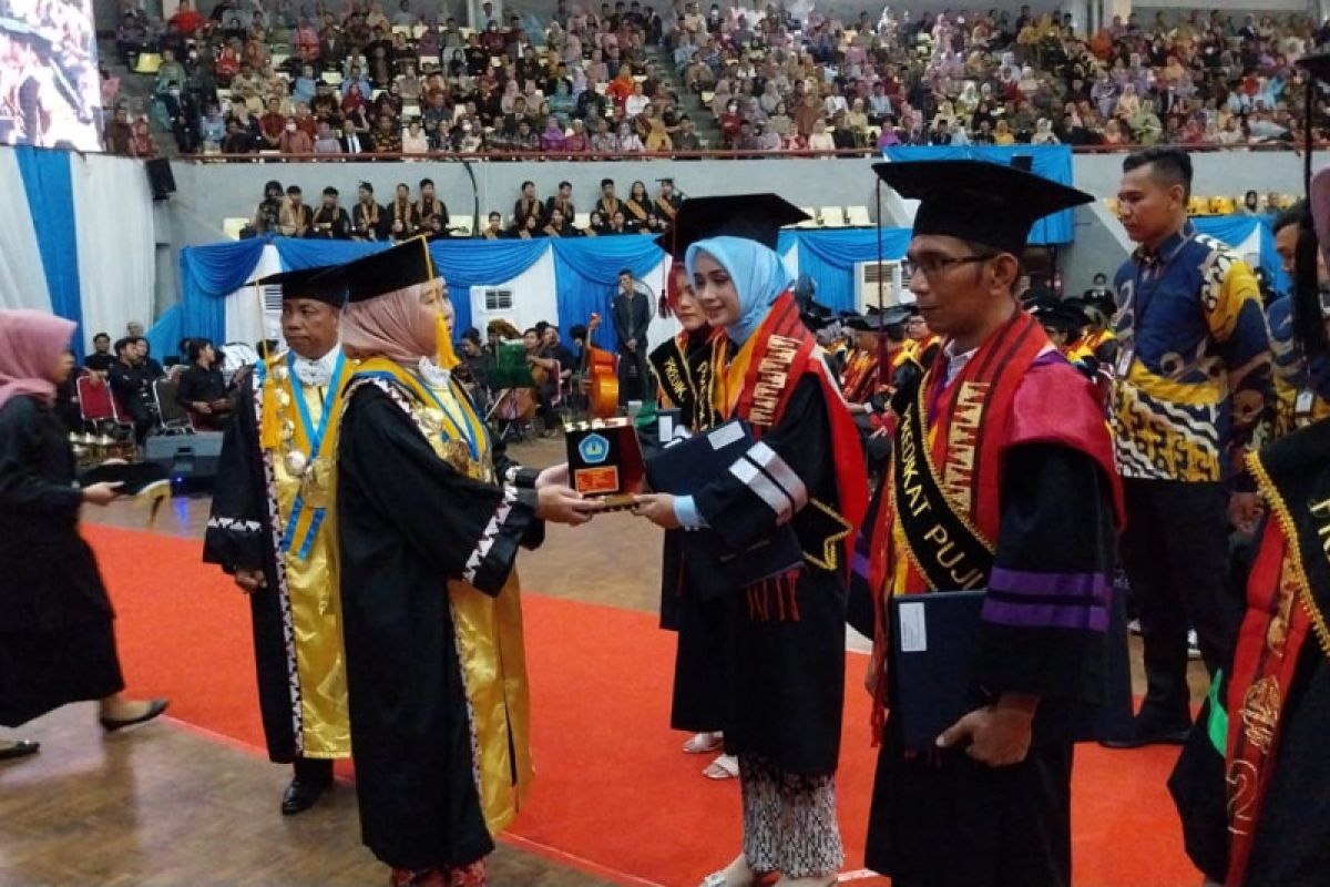 Universitas Lampung wisuda 879 lulusan, salah satunya asal Palestina