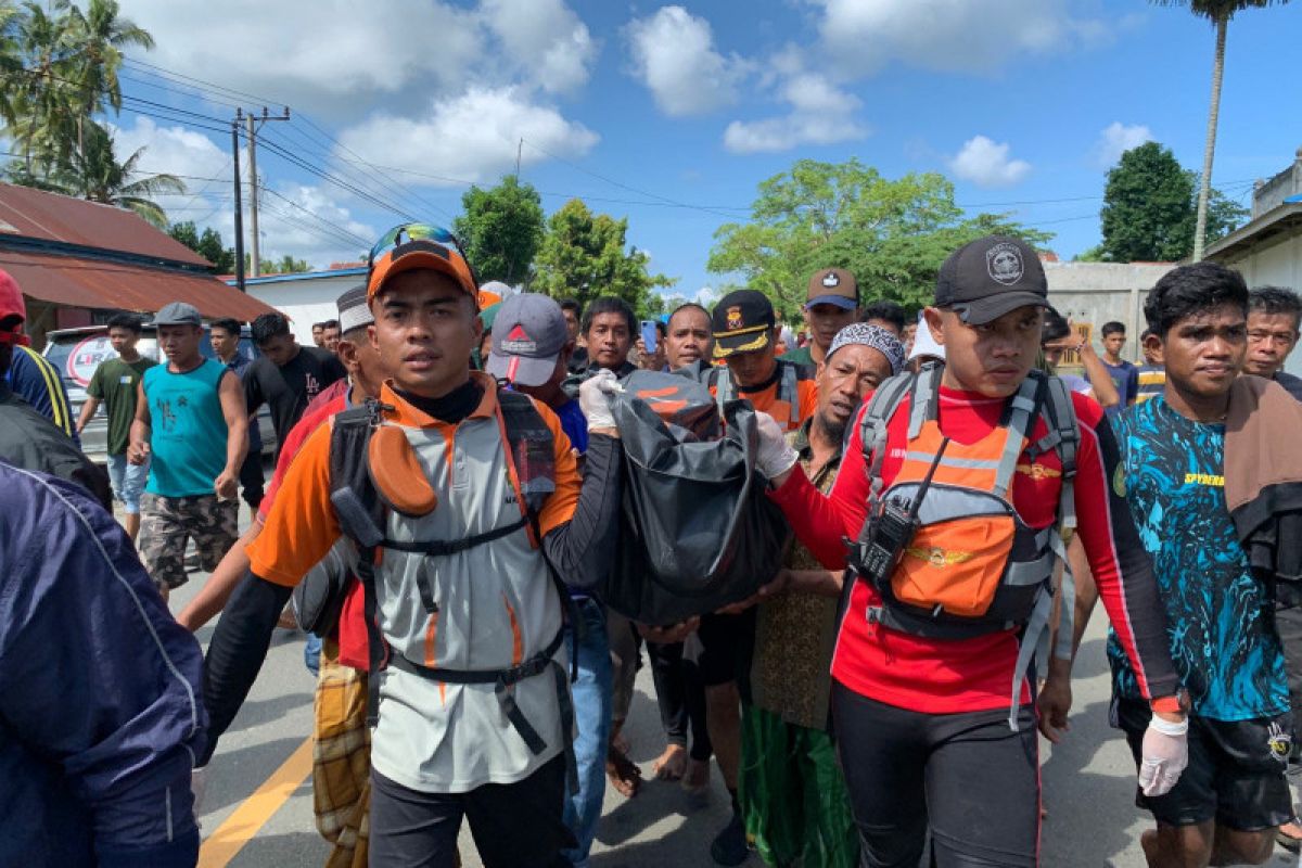 Tim SAR gabungan evakuasi jasad warga Pasangkayu yang diterkam buaya