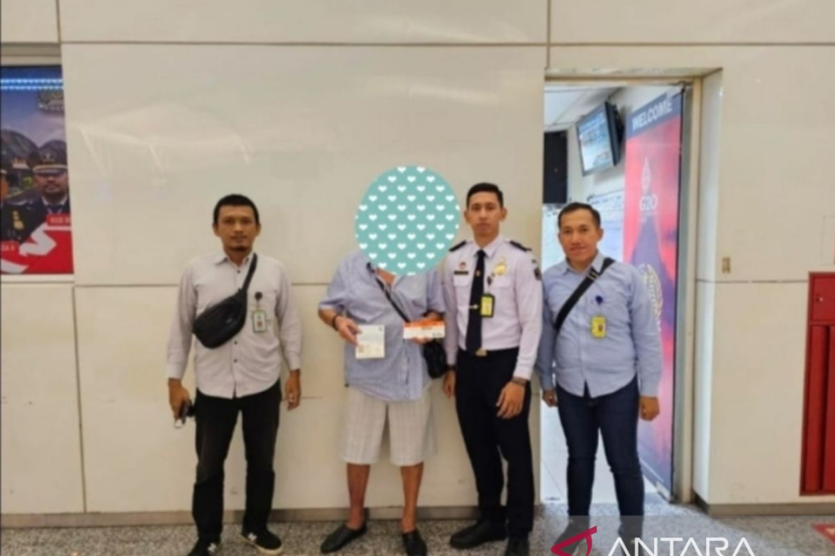 Imigrasi Bali deportasi turis asing asyik liburan sampai lupa habis izin tinggal