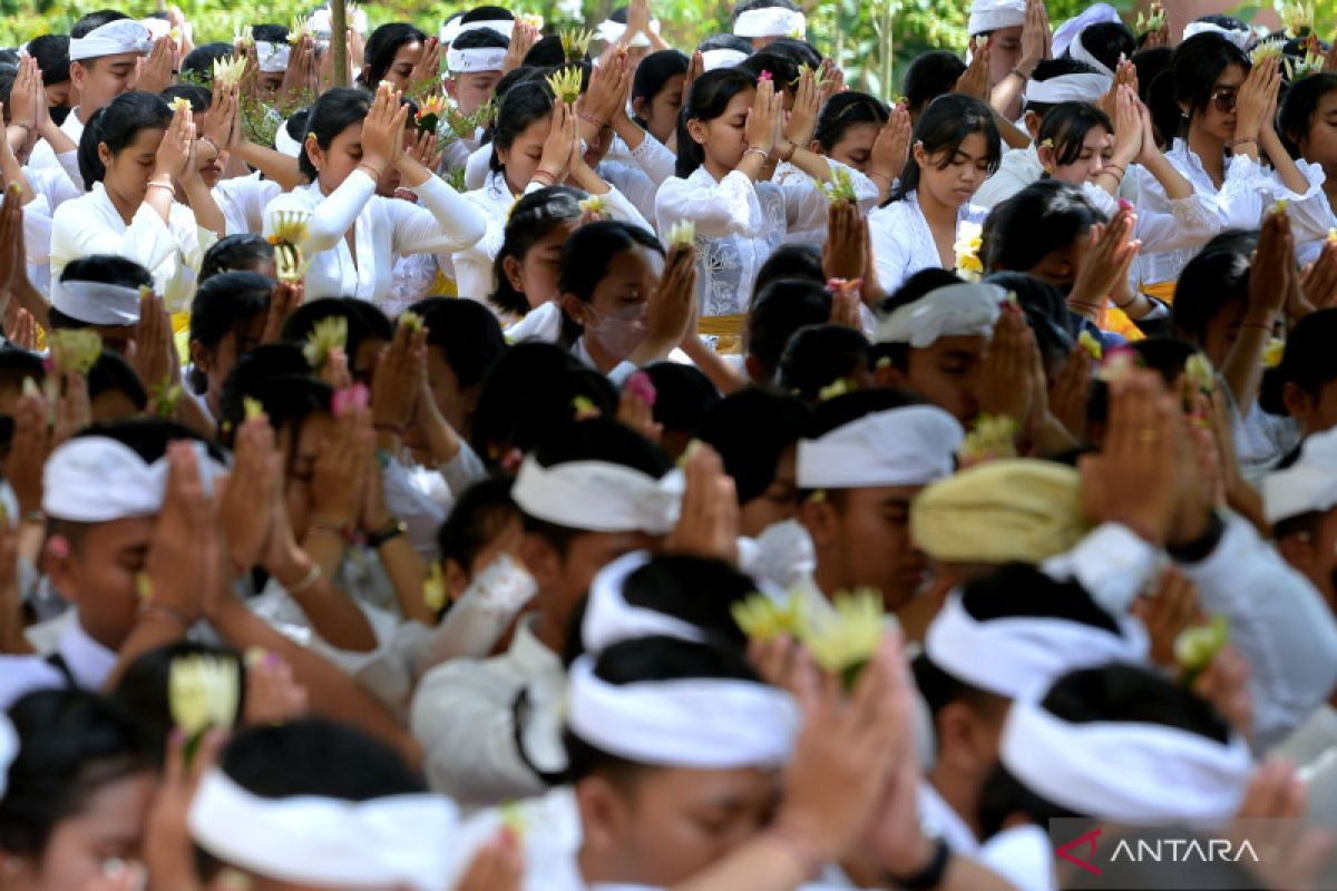 Perayaan Hari Saraswati Di Bali Antara News