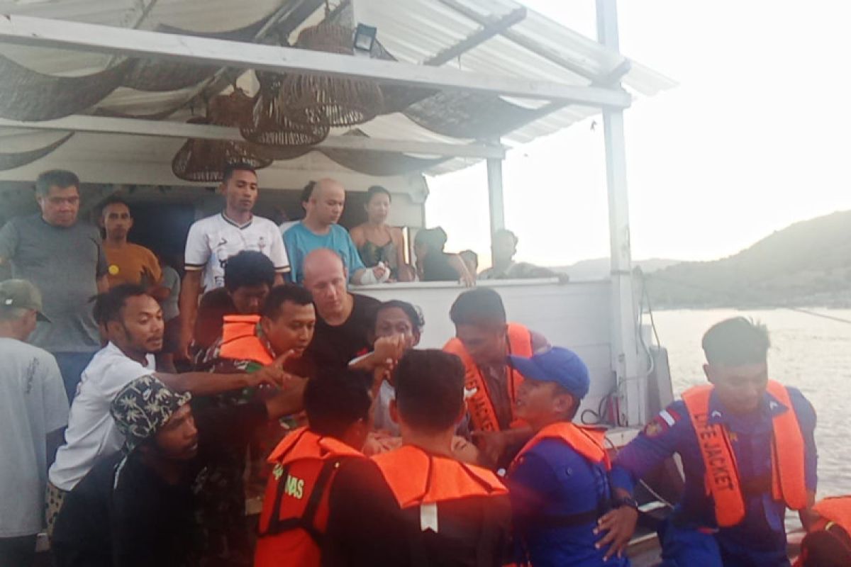 Belasan penumpang KM Lalong Koe tenggelam di NTT ditemukan selamat
