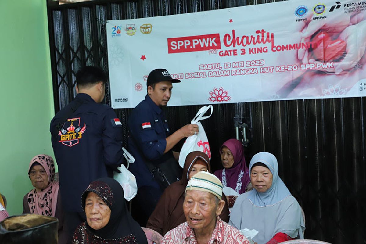 Serikat Pekerja Pertamina Cilacap-Gate 3 King Community bagikan 250 paket sembako