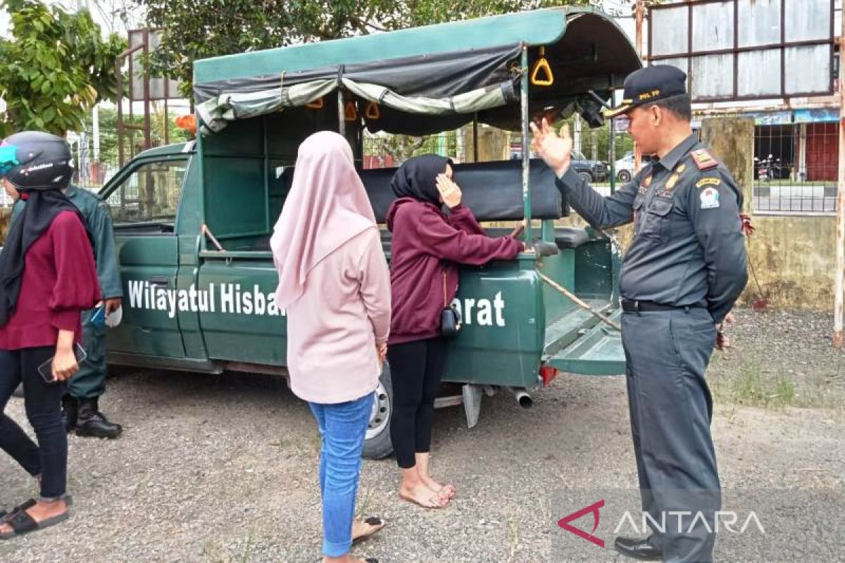 Polisi WH razia busana ketat dan tidak Islami di Aceh Barat