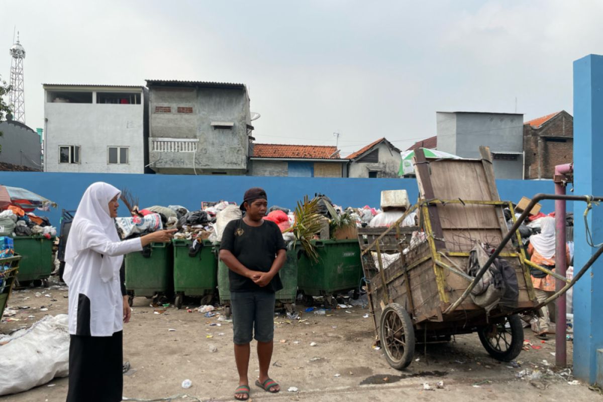 Pimpinan DPRD soroti masih banyak tumpukan sampah di TPS Surabaya