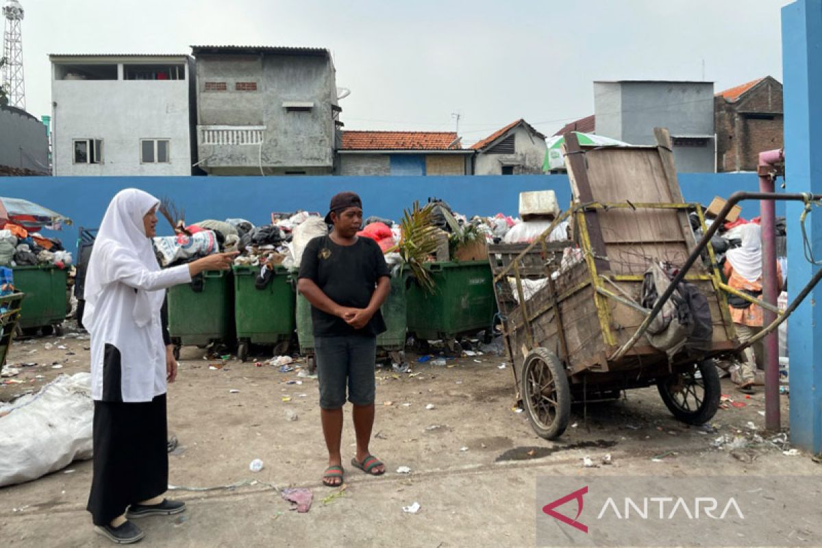Pimpinan DPRD soroti masih banyak tumpukan sampah di TPS Surabaya