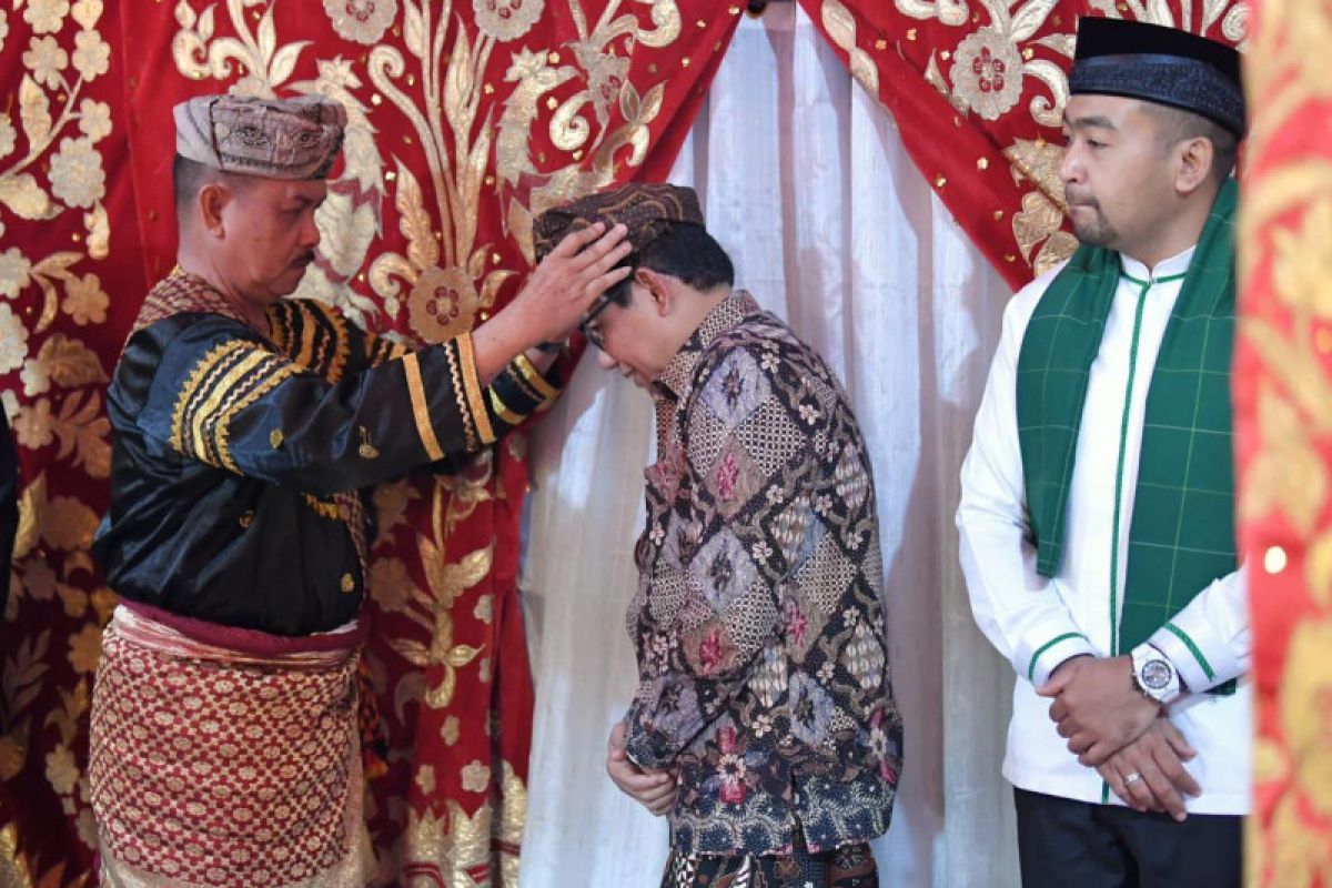 Menteri Desa PDTT terima gelar Sultan Khalifah dari warga Minangkabau