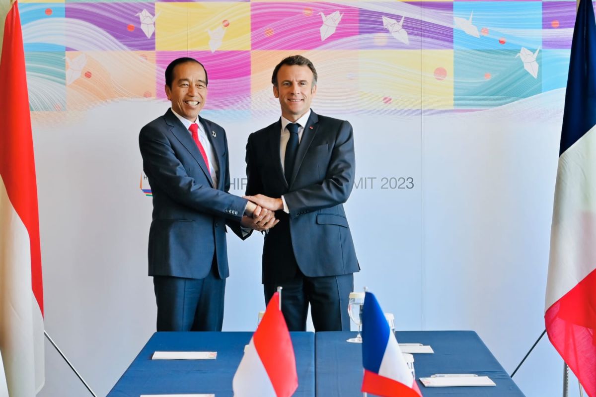Jokowi discusses economic and defense cooperation with Macron