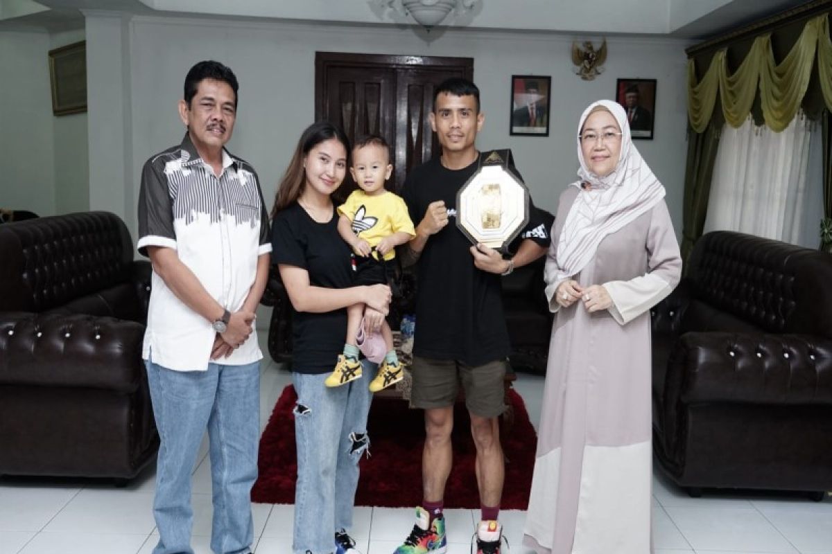 Pj.Wali Kota Tebing Tinggi sambut juara MMA Rustam Hutajulu