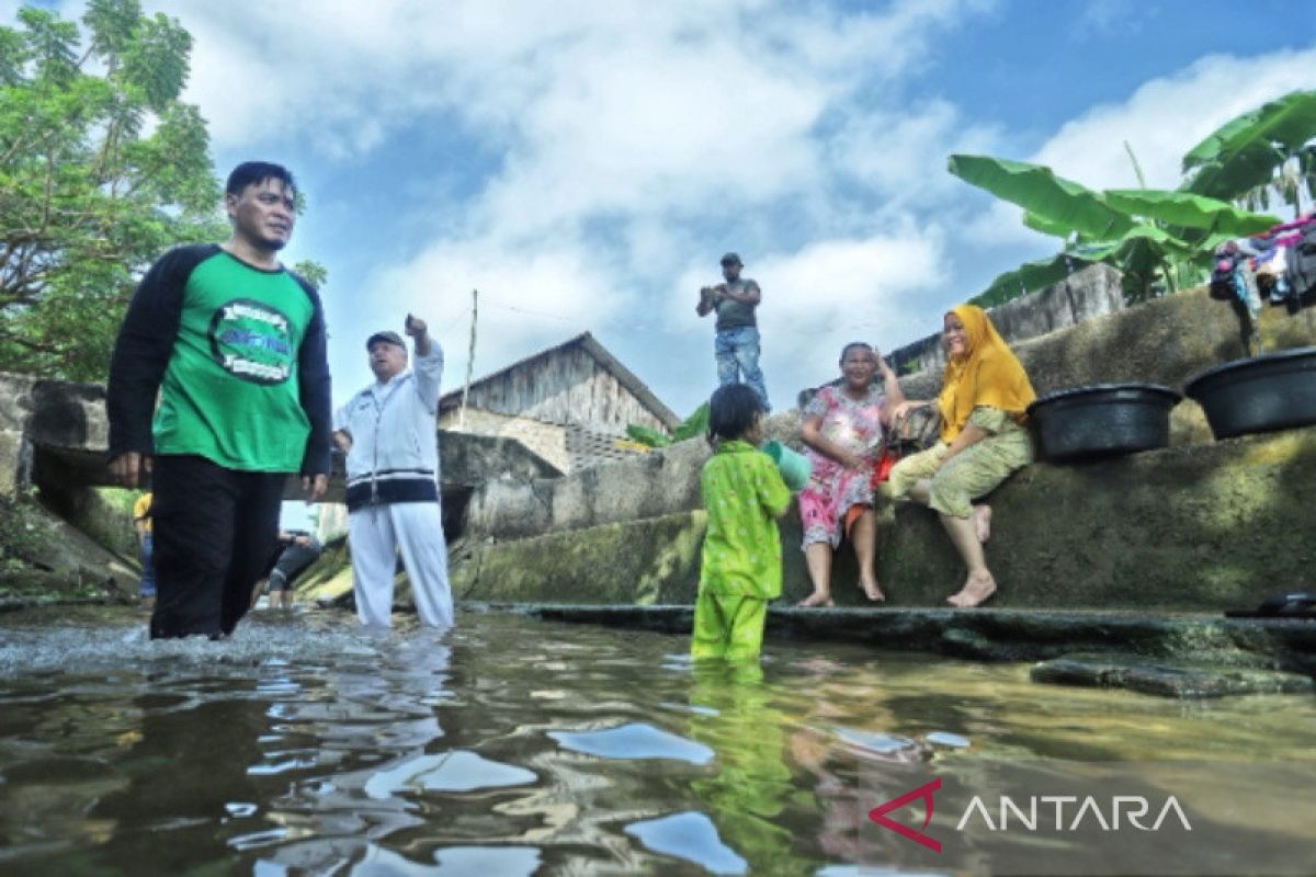 Pemkab Bangka Barat bersih-bersih sungai dukung wisata Telukrubiah
