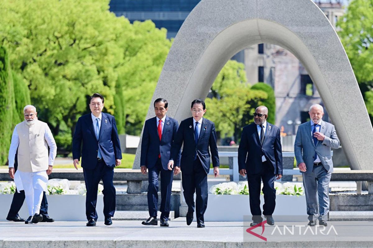 Jokowi dan Iriana kunjungi Hiroshima Peace Memorial Park