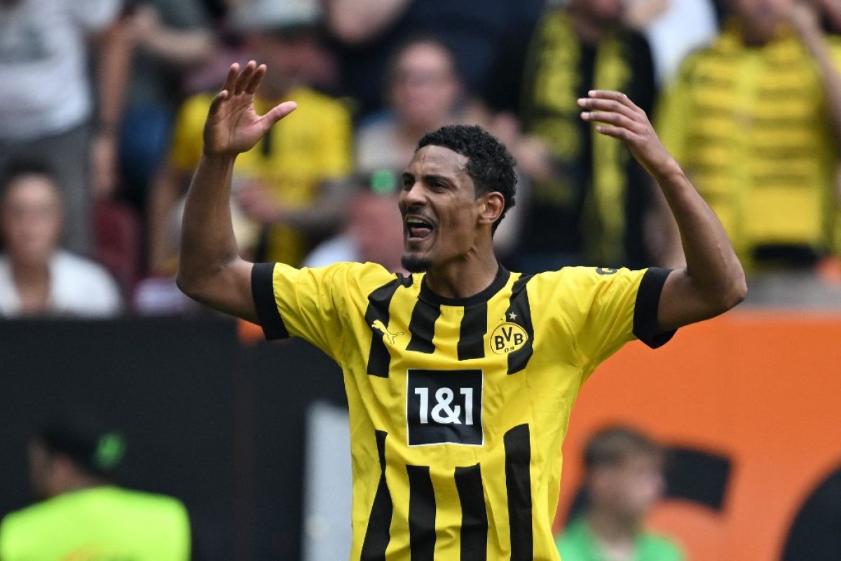 Borussia Dortmund kembali puncaki klasemen Bundesliga usai hajar Augsburg 3-0