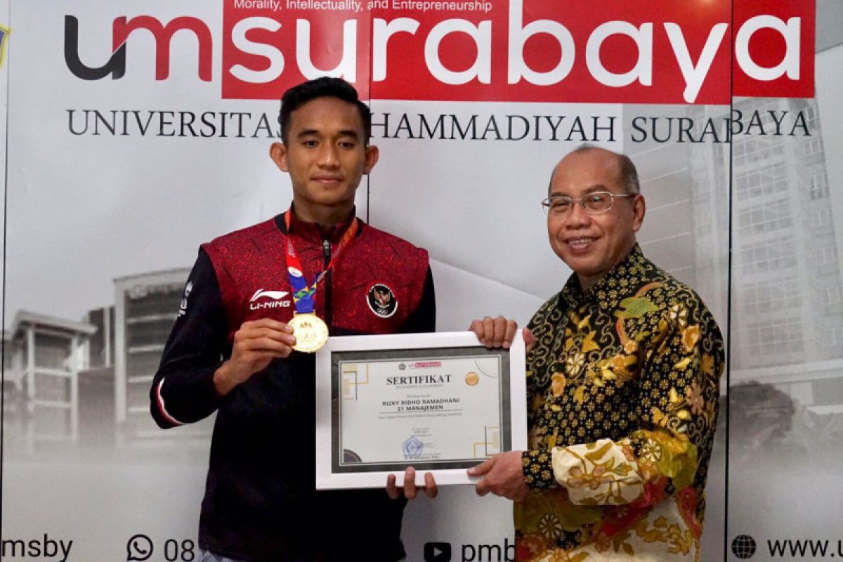 Kapten Timnas U-22 Rizky Ridho dapat bonus dari UM Surabaya