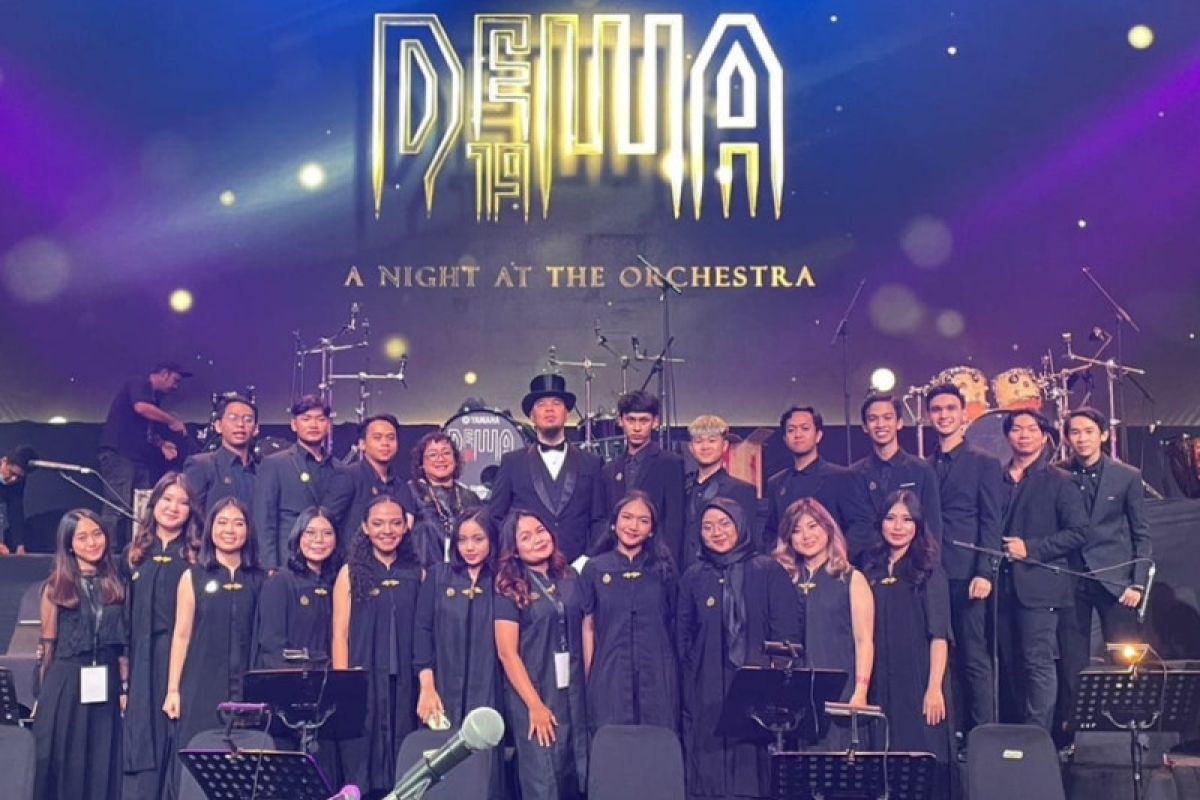 Tim paduan suara Ubaya terpilih jadi bagian orkestra konser Dewa 19