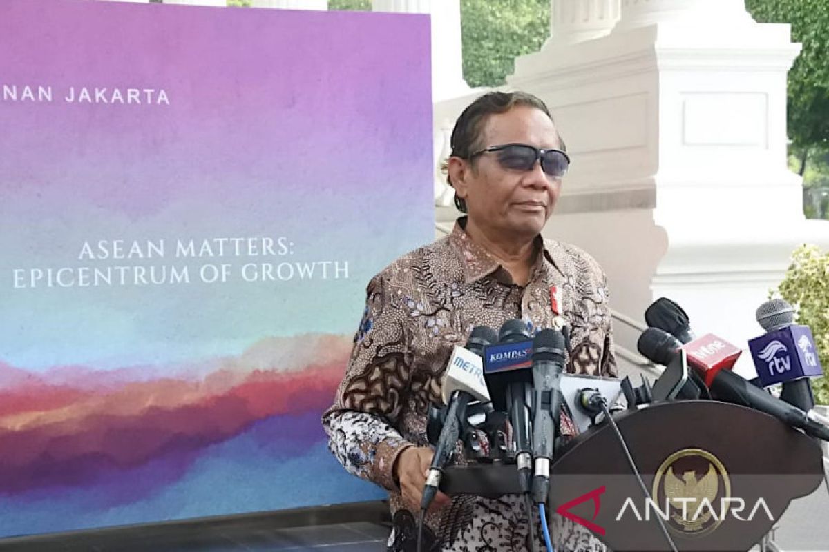 Mahfud MD sebut Presiden minta proyek menara BTS dilanjutkan