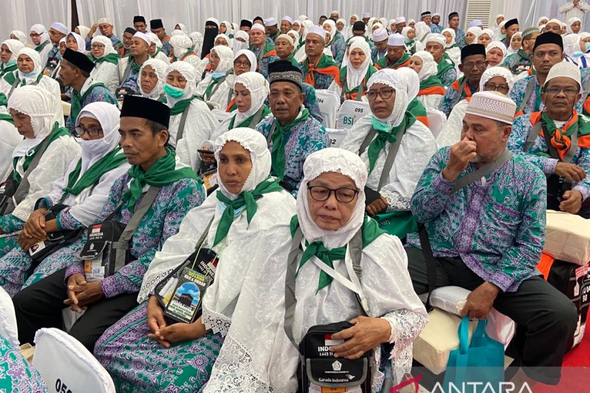 Kloter 1 asal Kota Makassar masuk Asrama Haji Sudiang