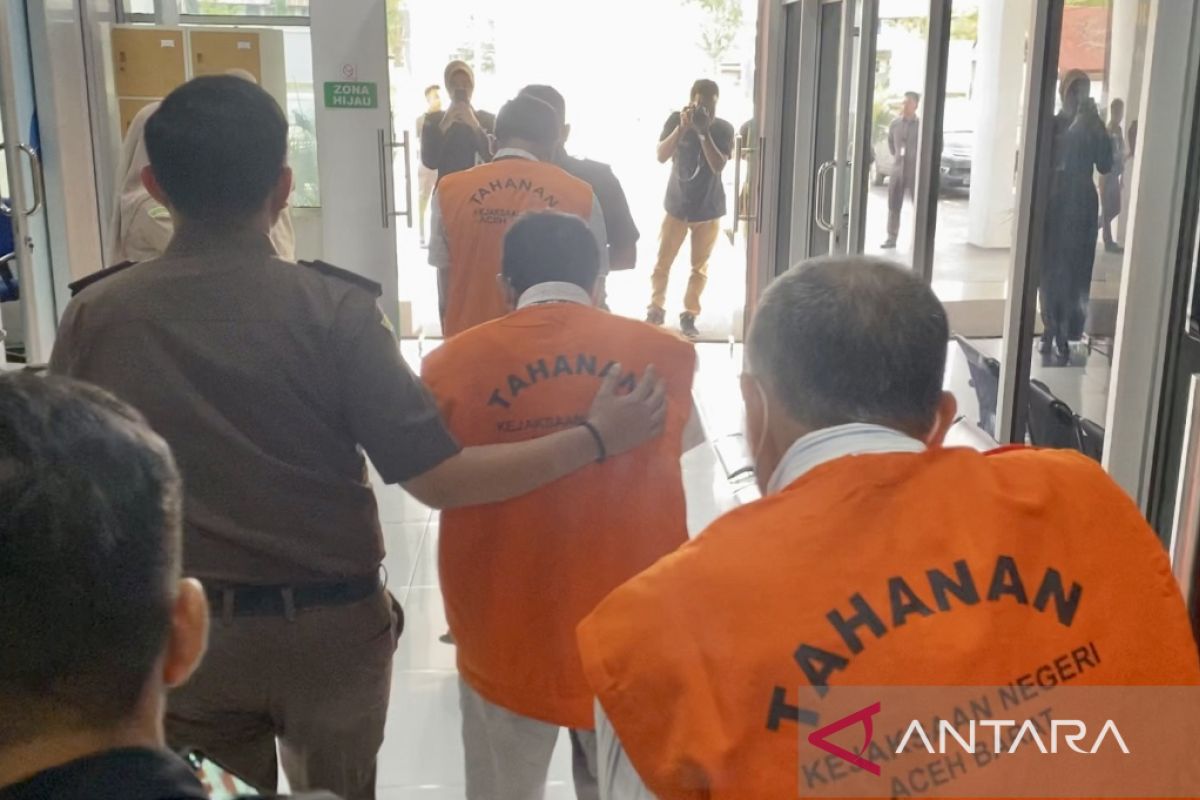 BREAKING NEWS - Tiga tersangka korupsi proyek MTQ Aceh Barat ditahan Kejaksaan