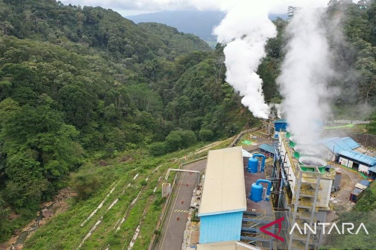 Buktikan Komitmen Bangun Energi Hijau, PLN Raih Predikat Green Ratingsdi Sektor Energi dan Pertambangan Pada Green Economic Forum 2023