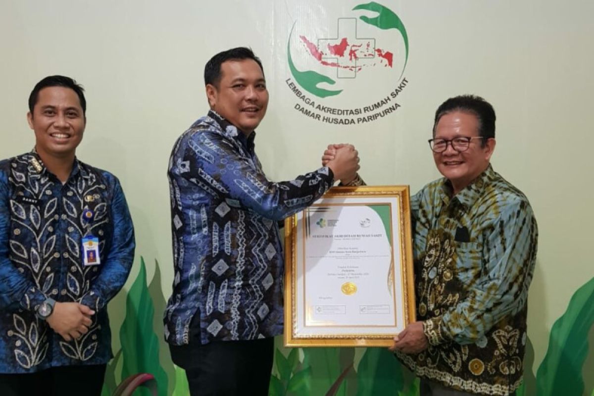 Wali Kota terima sertifikat akreditasi Paripurna Bintang Lima RSD Idaman Banjarbaru
