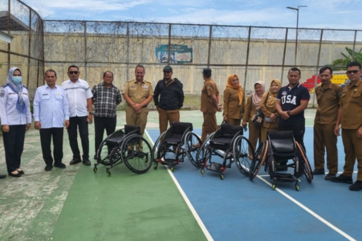 Dispora beri bantuan empat kursi roda untuk atlet NPC Sumut