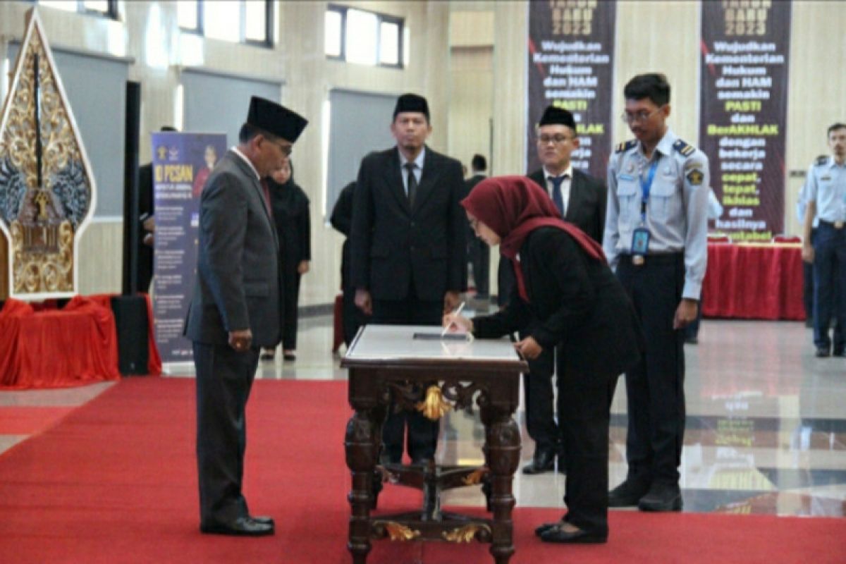 Kemenkumham Jateng lantik lima pengganti notaris cuti