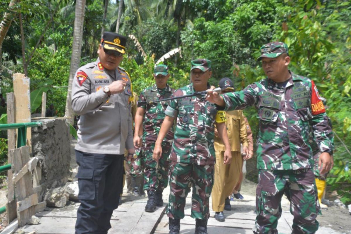 TNI membuka akses jalan ekonomi masyarakat pedesaan di Polewali Mandar