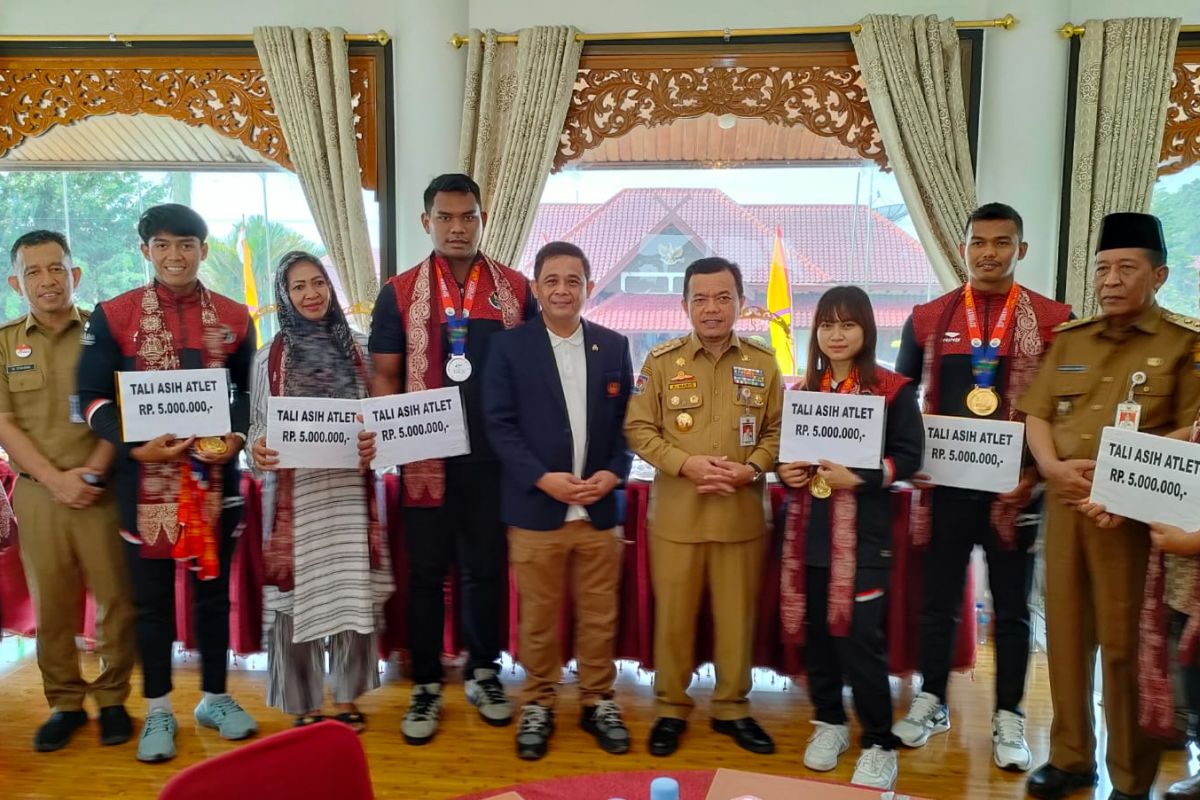 Atlet Jambi peraih medali SEA Games terima tali asih dari pemprov