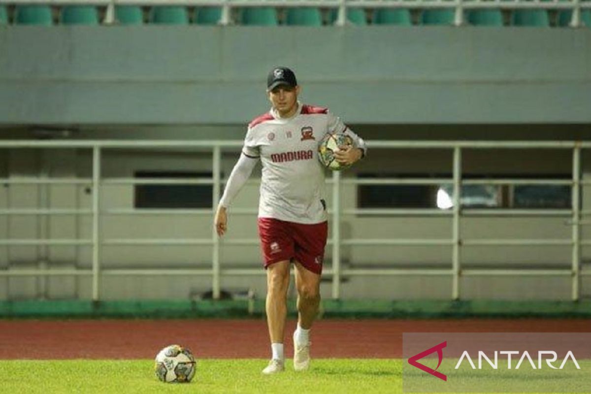 Pelatih kiper Madura United Valdir Bardi mengundurkan diri