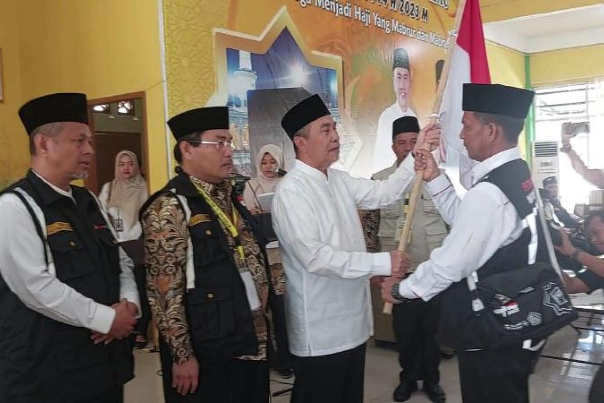 Gubernur Provinsi Riau Syamsuar melepas 374 calon haji Riau