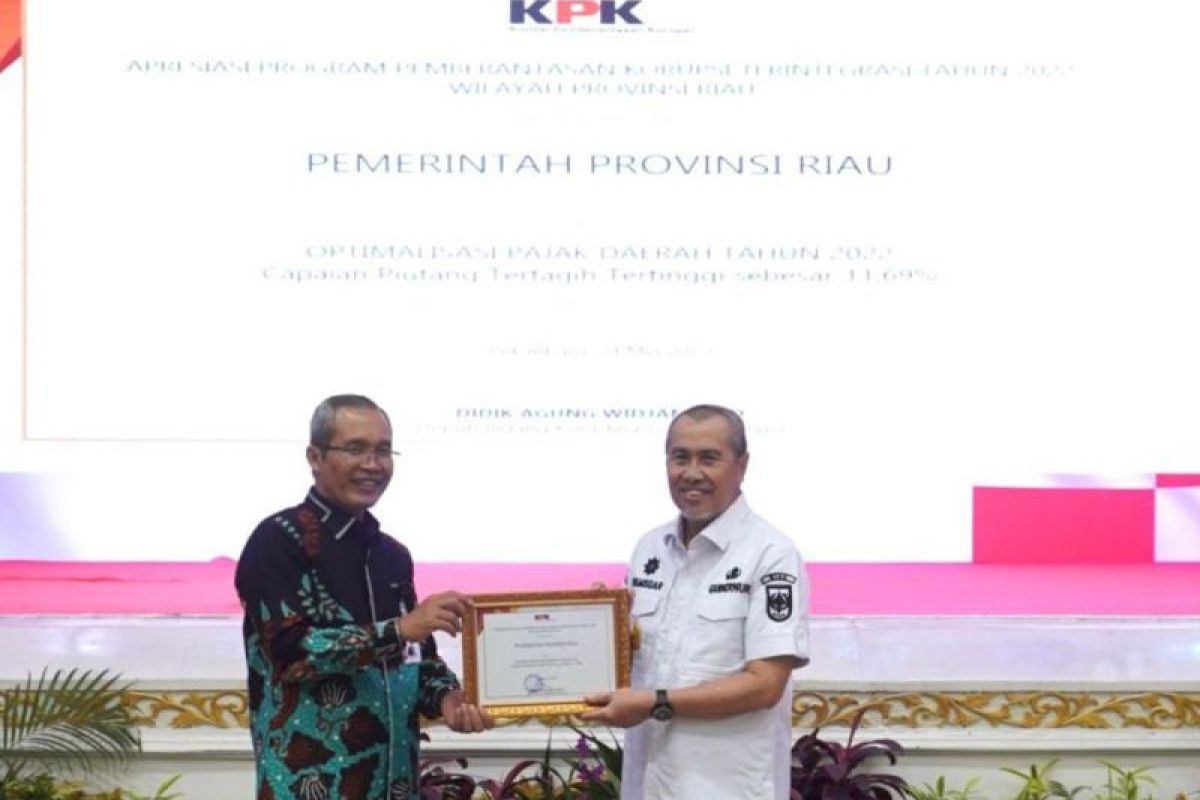 Gubernur Riau Syamsuar terima 3 penghargaan dari KPK