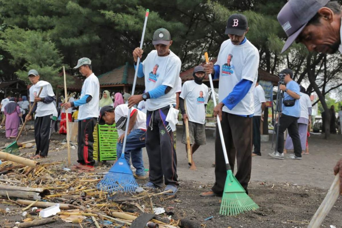 Jaga kekayaan laut, Komunitas Nelayan Pesisir aksi bersih-bersih pantai Banyuwangi