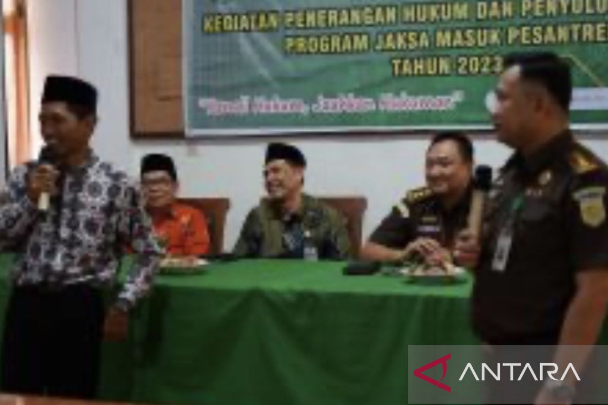 Kejati Kaltim beri penyuluhan hukum santri Ponpes  Nabil Husein