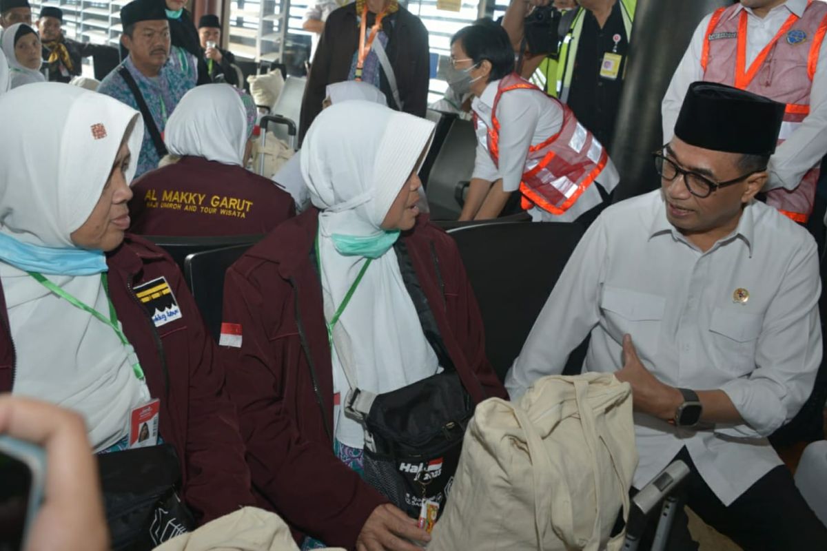 Minister Sumadi assures of safe, smooth Hajj flights